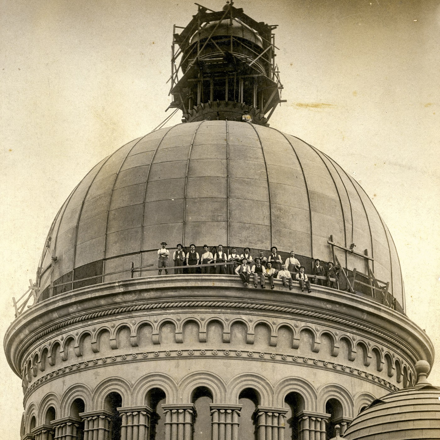 Construction of the Queen Victoria Building (QVB) dome, George Street Sydney, 1898 (A-00026861)
