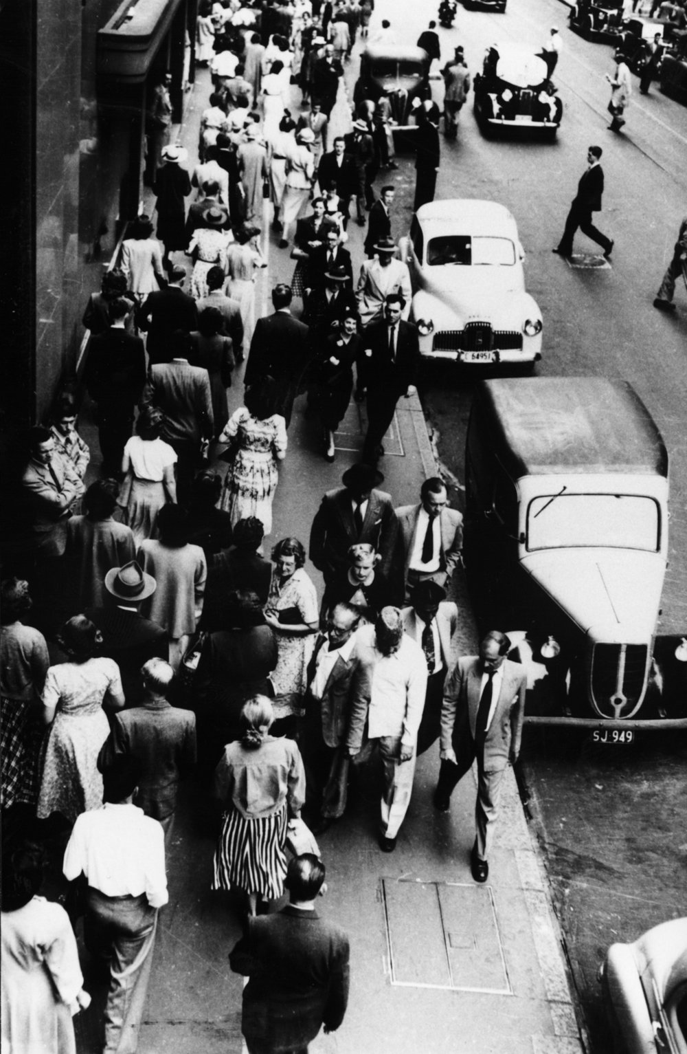 Pedestrians, Sydney, 1952 | City Of Sydney Archives