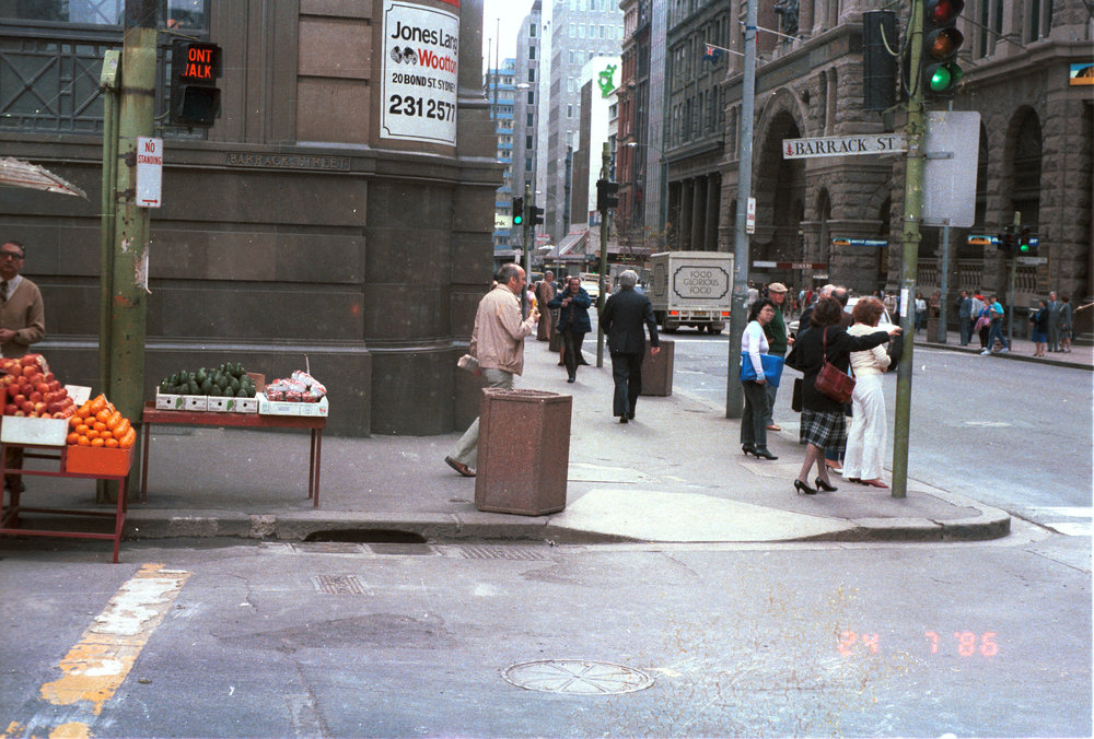 Fruit seller kiosk and rubbish bin in George Street Sydney, 1986 | City ...