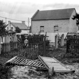 Glass Negative - Quaker cemetery and Friends Meeting House, Devonshire Street Haymarket, circa 1901