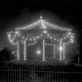 Glass Negative - Band stand in Hyde Park American fleet decorations, 1908
