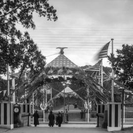 Glass Negative - Hyde Park American fleet decorations at Park Street Sydney, 1908