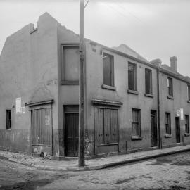 Glass Negative - Commercial premises in Kensington Street Chippendale, 1918