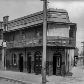 Glass Negative - Macquarie Hotel in Cowper Wharf Road Woolloomooloo, 1920