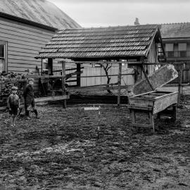 Glass Negative - Kurrajong house and shed, Salisbury Road Camperdown, 1922