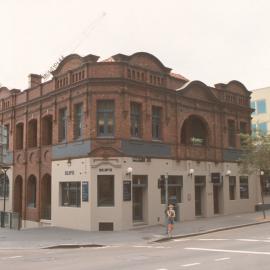 Slip Inn on the corner of Sussex Street and King Street Sydney, 2000