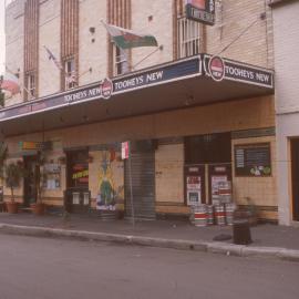 Friend in Hand Hotel on the corner of Cowper Street and Queen Street Glebe, 2005