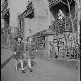 Girls on their way to Brownies, Cascade Street Paddington, 1937