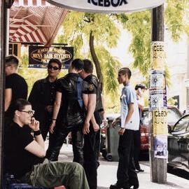 Queue outside Icebox, Kellett Street Potts Point, 2000