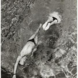 Swimming practice, Boy Charlton Pool, The Domain Sydney, no date