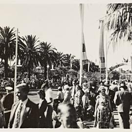 Crowds for royal visit of Queen Elizabeth II, Macquarie Street Sydney, 1954