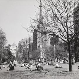 Site Fence Image - Lunchtime in Wynyard Park, York Street Sydney, 1950s