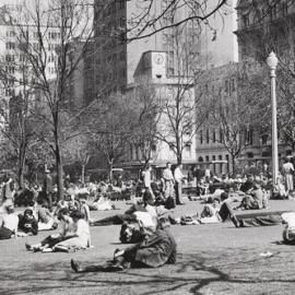 Fascia Image - Lunchtime in Wynyard Park, York Street Sydney, 1950s