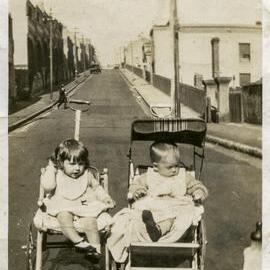 Children in prams, Brougham Street Woolloomooloo, circa 1937