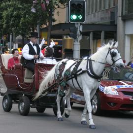 Lord Mayor Clover Moore and Santa Claus approaching the Hyde Park concert, 2009