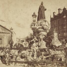 Queen Victoria statue with mourning wreaths, Queen's Square Sydney, 1901
