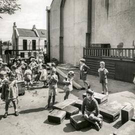 Site Fence Image - Kindergarten at the corner of Palmer Street and Berwick Lane Darlinghurst, 1952