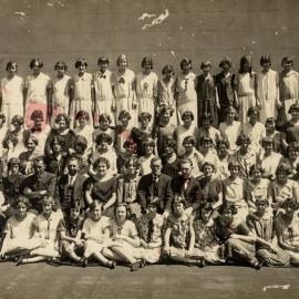 Emmeline Whiteman and millinery colleagues on rooftop, Surry Hills, 1918