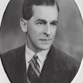 Portrait of City Solicitor MWD McIntyre, Municipal Council of Sydney, 1942