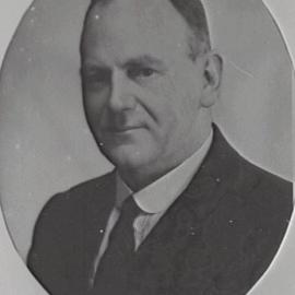 Portrait of Town Clerk Roy Hendy, Municipal Council of Sydney, 1935