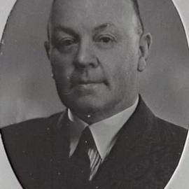 Portrait of City Engineer AH Garnsey, Municipal Council of Sydney, 1935