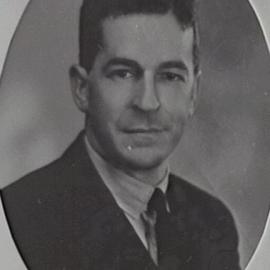 Portrait of City Solicitor MWD McIntyre, Municipal Council of Sydney, 1935