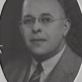 Portrait of Deputy Town Clerk Frederick J Smith, Municipal Council of Sydney, 1935