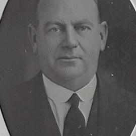 Portrait of Town Clerk Roy Hendy, Municipal Council of Sydney, 1934