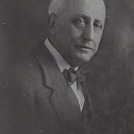 Portrait of City Treasurer SH Solomon, Municipal Council of Sydney, 1925