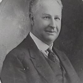 Portrait of Alderman Ernest Lindsay Thompson, Municipal Council of Sydney, 1922