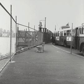 Circular Quay east, footway