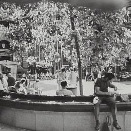 Lunchtime in Martin Place