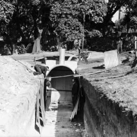 Construction of air raid shelters, Green Park Darlinghurst, 1940s