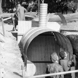 Construction of air raid shelters, Green Park Darlinghurst, 1940s