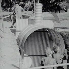 Construction of air raid shelters, Green Park Darlinghurst, 1940s