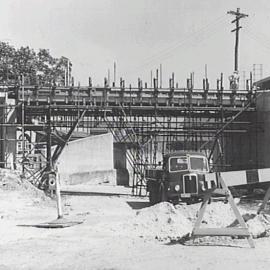 Construction of footbridge over spiral roadway (circular cut)