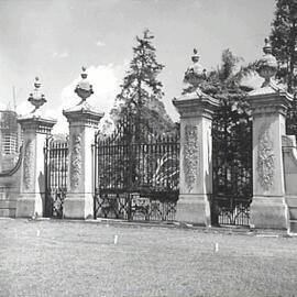 Entrance gates to Royal Botanic Gardens