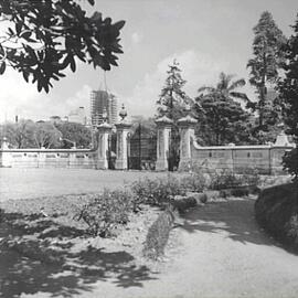 Entrance gates to Royal Botanic Gardens