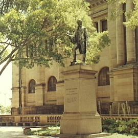 Statue of Matthew Flinders