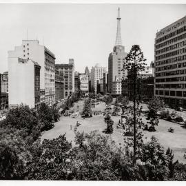 Elevated view of Wynyard Park from Margaret Street Sydney, 1939