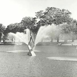 Kippax Lake fountain