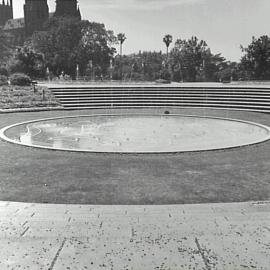 Sandringham Gardens: Memorial to late King George V and VI