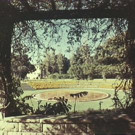 Sandringham Gardens: Memorial to late King George V and VI