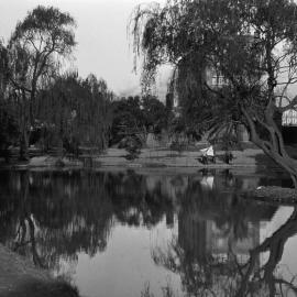 Victoria Park lake, City Road Camperdown, 1930s