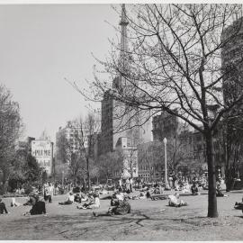 Lunchtime in Wynyard Park, York Street Sydney, 1950s