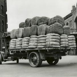 Wool lorry at wharf, Hickson Road Millers Point, 1935