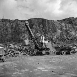 Mobile mechanical shovel at Blue Metal Co. Quarry, Kiama