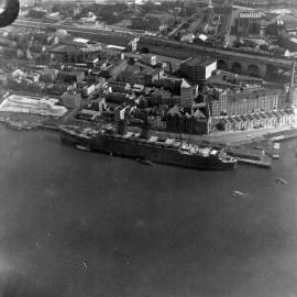 Troop ship MAURETANIA, Circular Quay, 1940