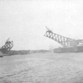 Sydney Harbour Bridge under construction