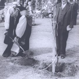 Planting of tree, dedication ceremony, Camperdown Memorial Rest Park Newtown, 1961